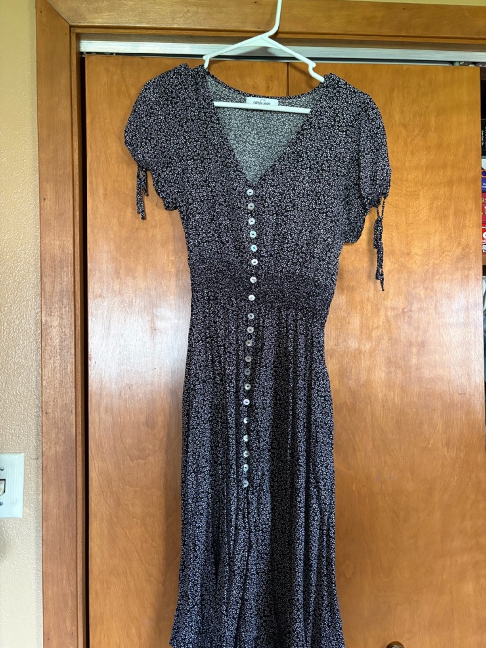 Carly Jean Los Angeles Black Floral Button-Front Midi Dress
